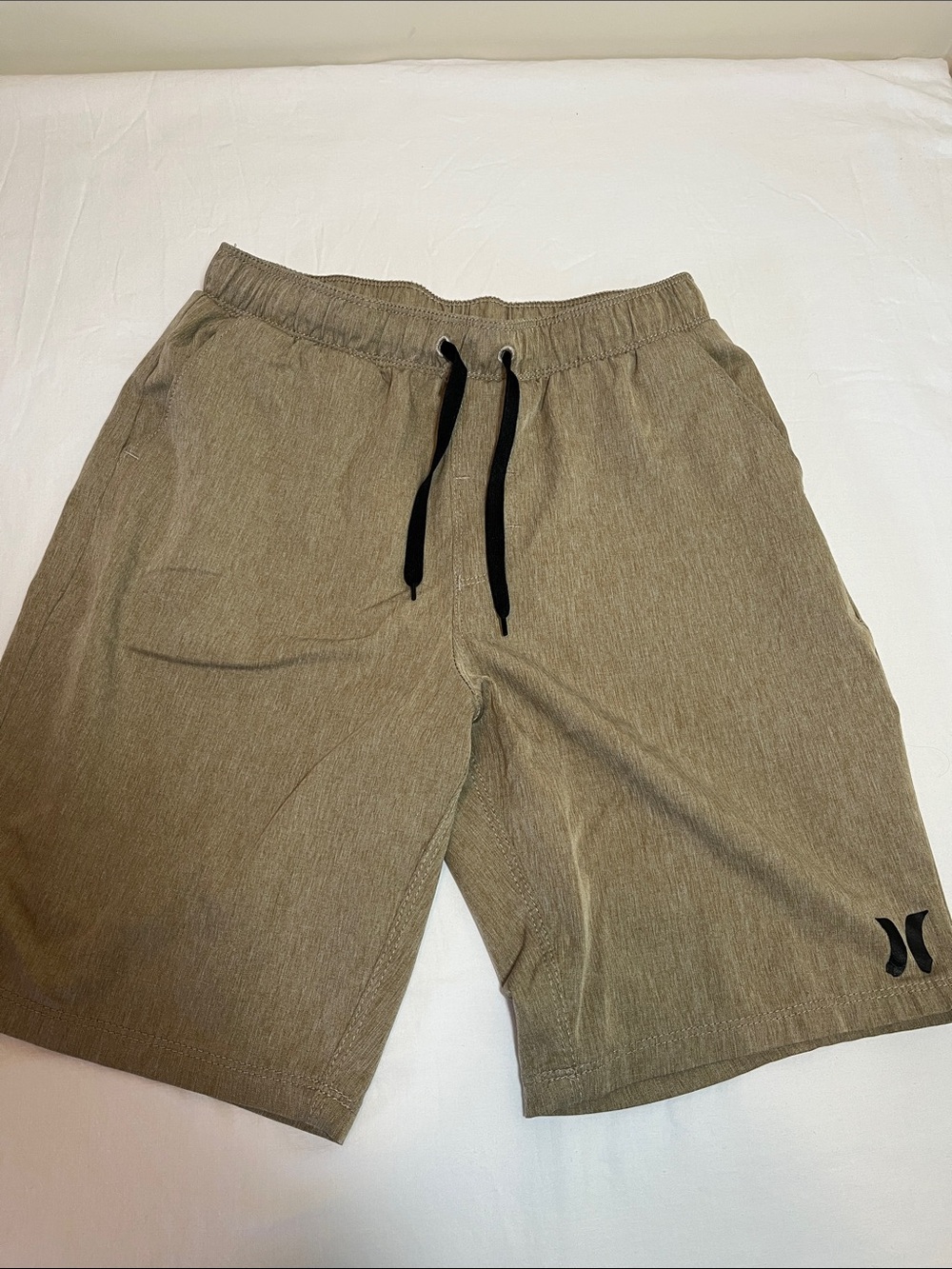 Boys Medium Hurley tan shorts